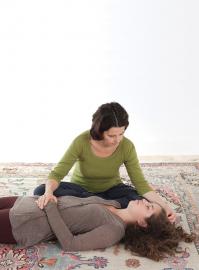 Breema Practitioner holding recipients hara and head