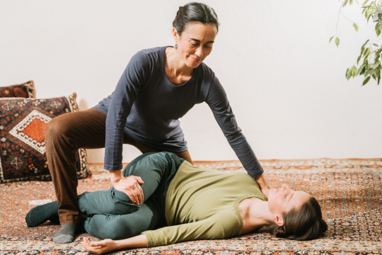 Alexis Mulhauser doing Breema bodywork for cultivating receptivity