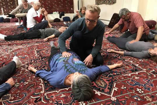 Ulf Bräutigam giving Breema bodywork in a Breema Intensive